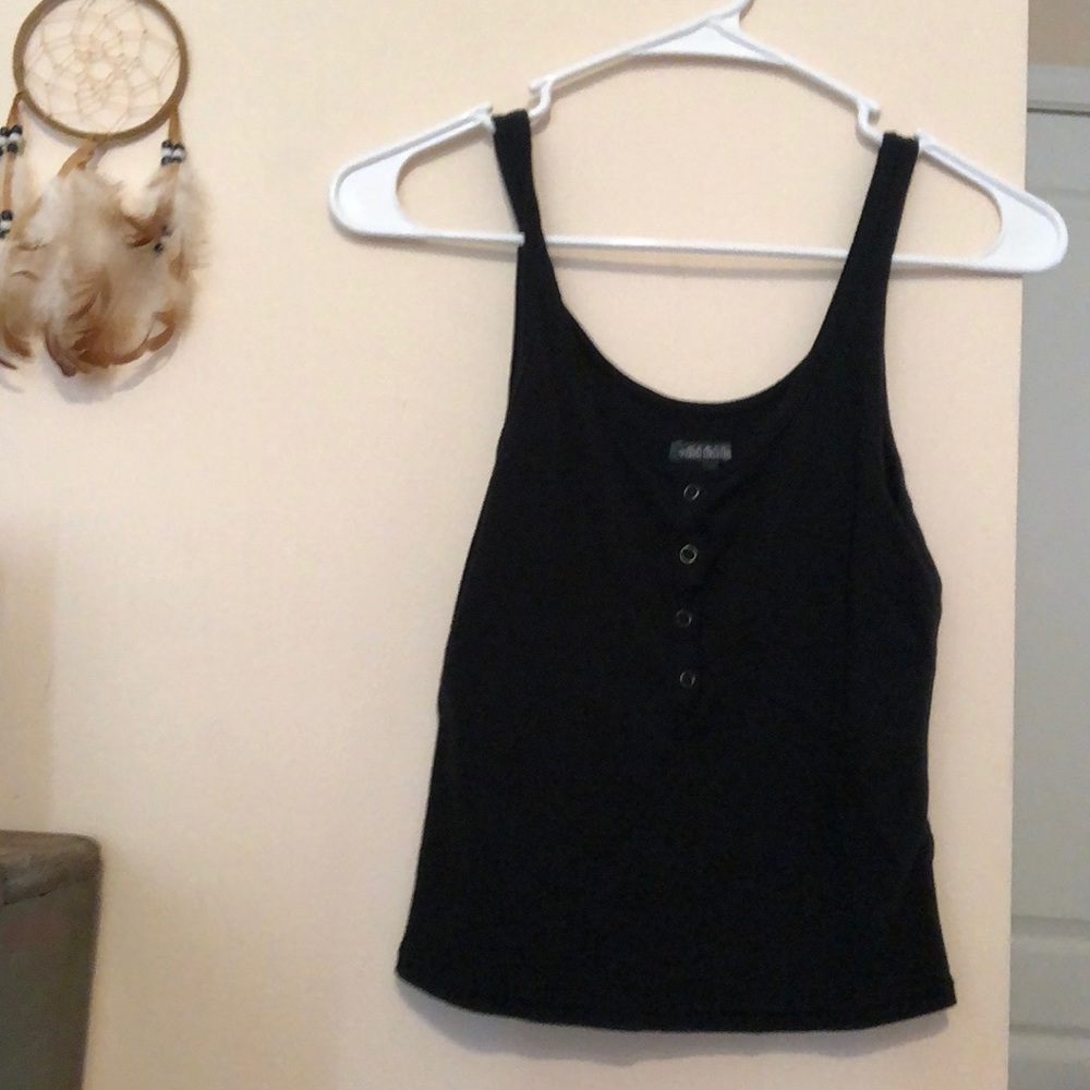 kinda crop black tank top